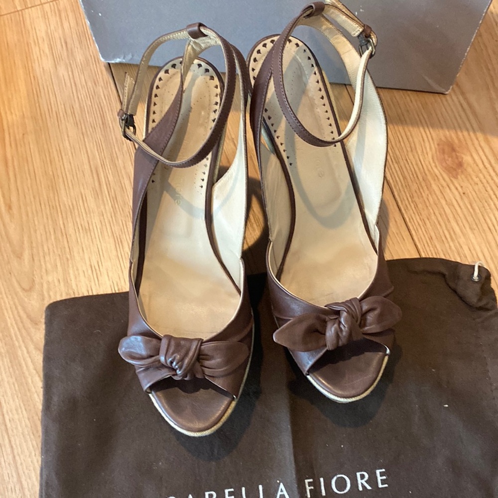 Isabella Fiore wedges sz 9